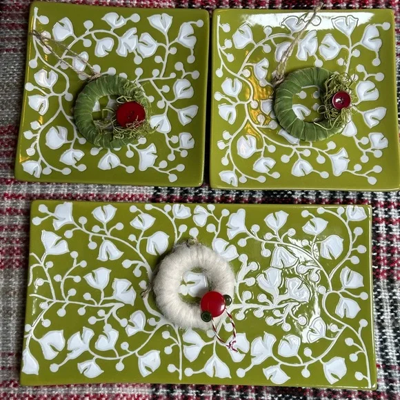 Crate & Barrel 3 Piece Akemi Floral Serving Set - Picture 8 of 16